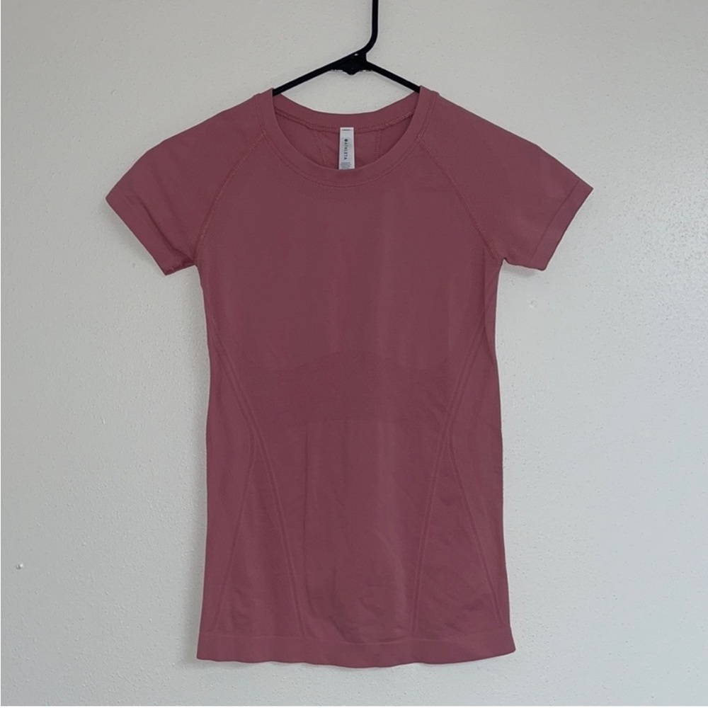 Athleta momentum tee